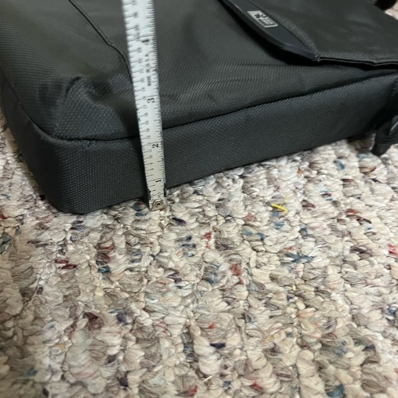 Computer bag/Case logic brand dark gray. Used/good .11x14x2 - Picture 5 of 8